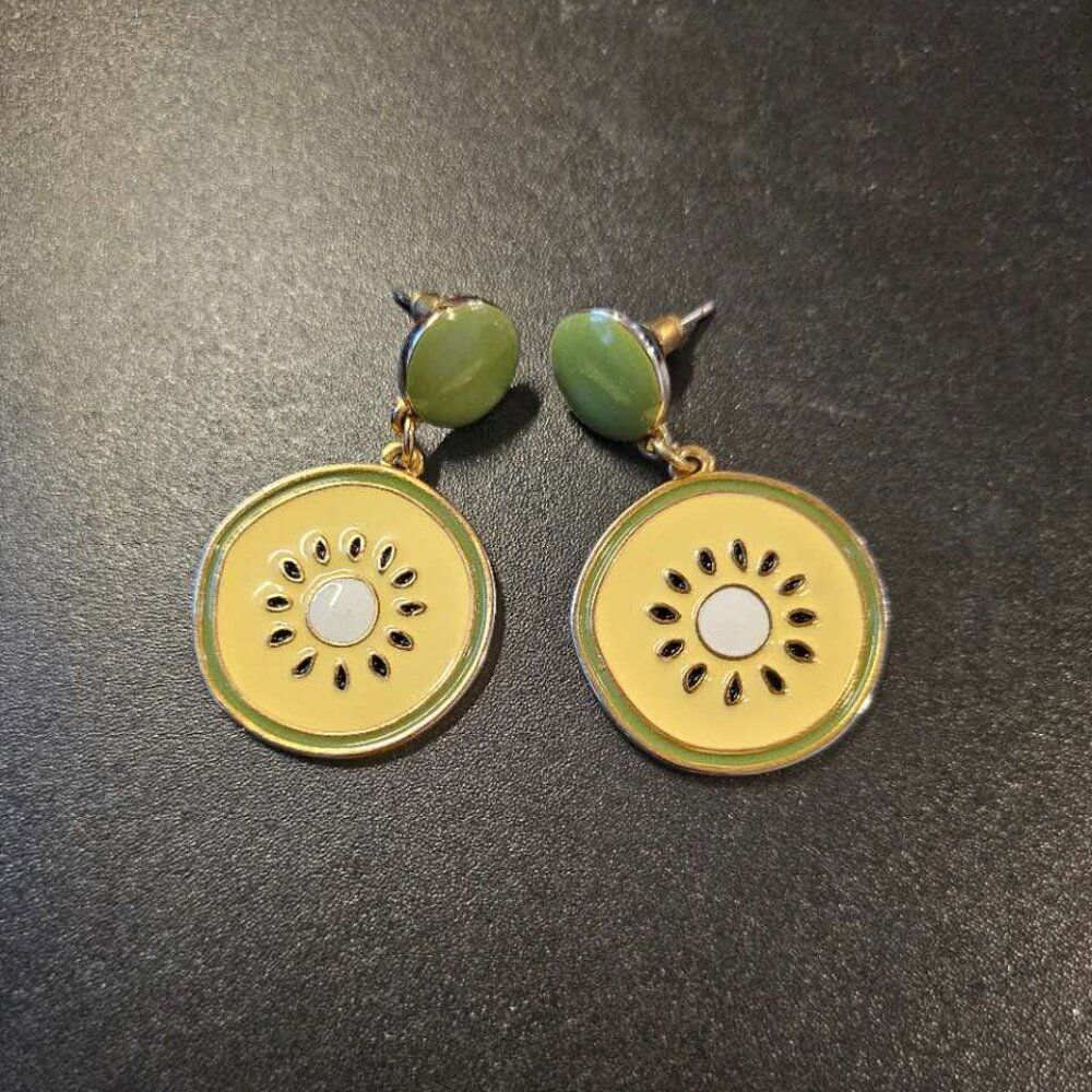 CHUU Korean Kiwi Slice Drop Earrings – Fresh Fruit-Inspired Summer Jewelry